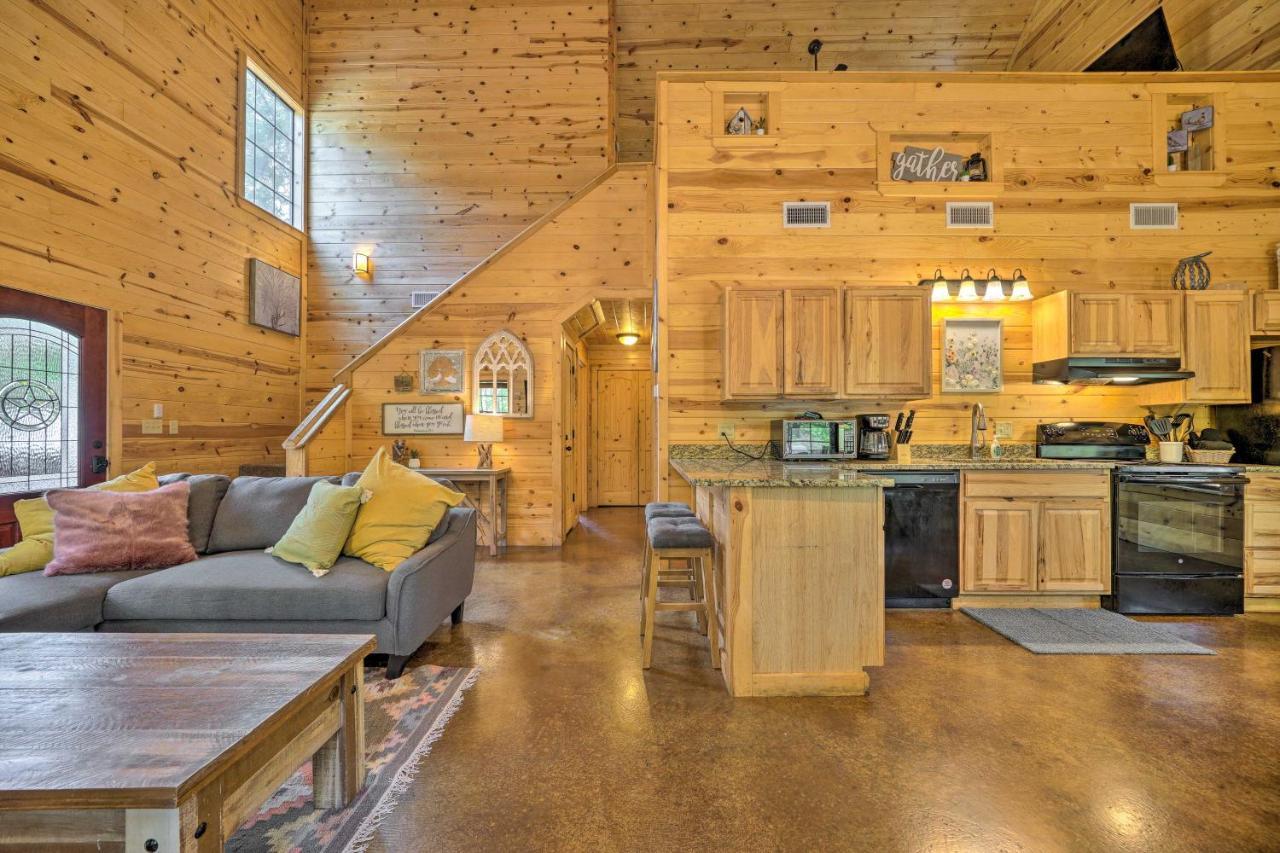 Cabin With Hot Tub And Games, 4 Mi To Beavers Bend! Broken Bow Exterior photo
