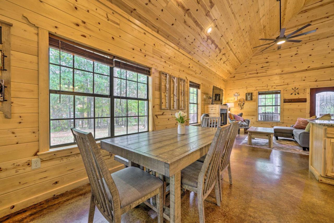 Cabin With Hot Tub And Games, 4 Mi To Beavers Bend! Broken Bow Exterior photo
