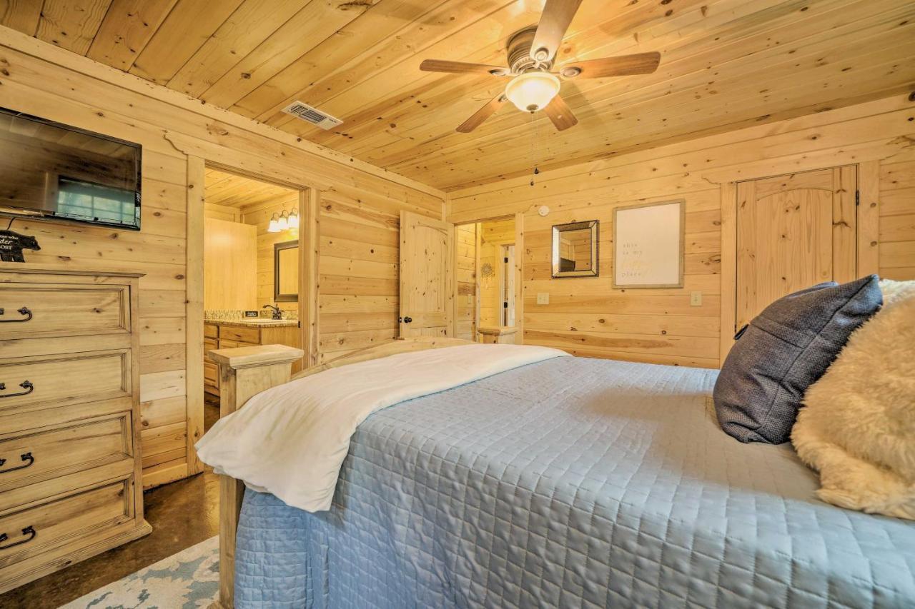 Cabin With Hot Tub And Games, 4 Mi To Beavers Bend! Broken Bow Exterior photo